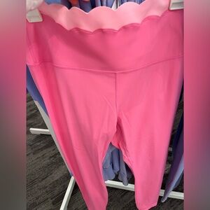 NWT pink scalloped leggings